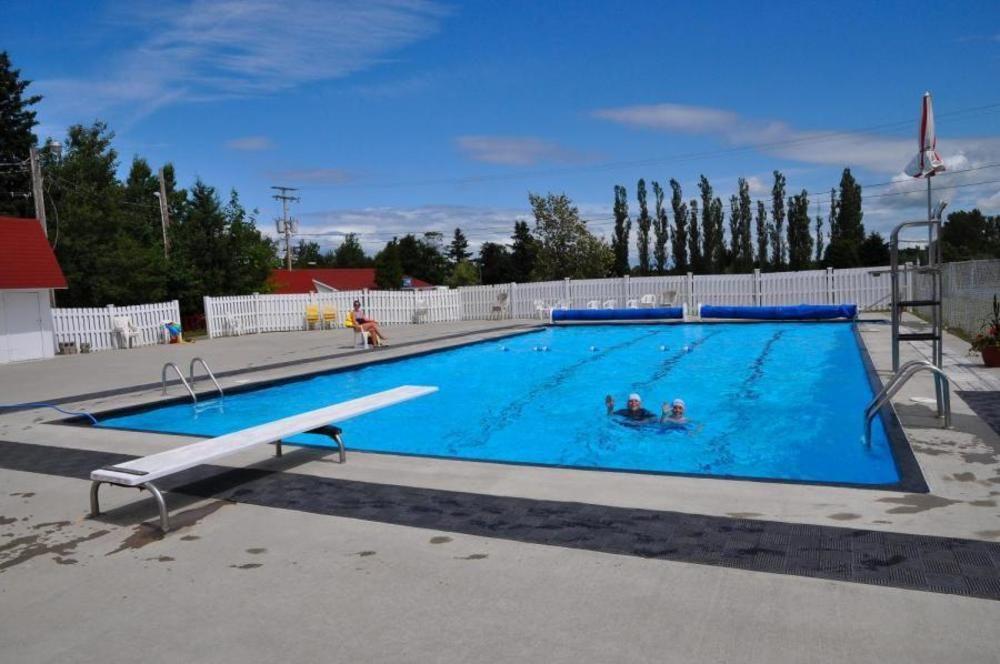 Camping & Chalets De La Demi-Lieue Hotel Saint-Jean-Port-Joli Exterior photo