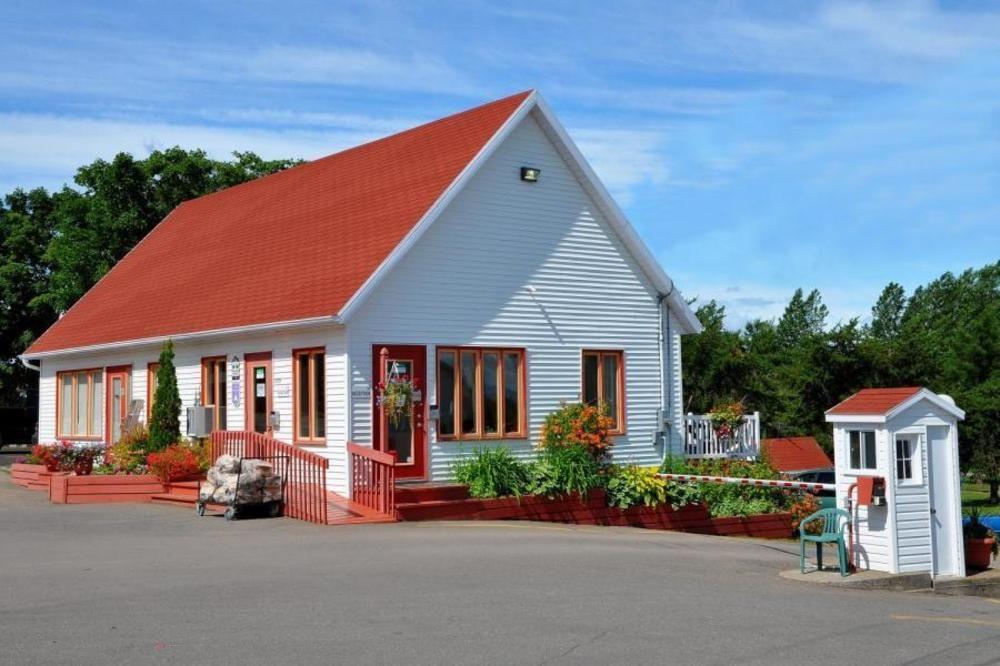 Camping & Chalets De La Demi-Lieue Hotel Saint-Jean-Port-Joli Exterior photo