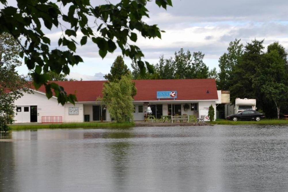 Camping & Chalets De La Demi-Lieue Hotel Saint-Jean-Port-Joli Exterior photo